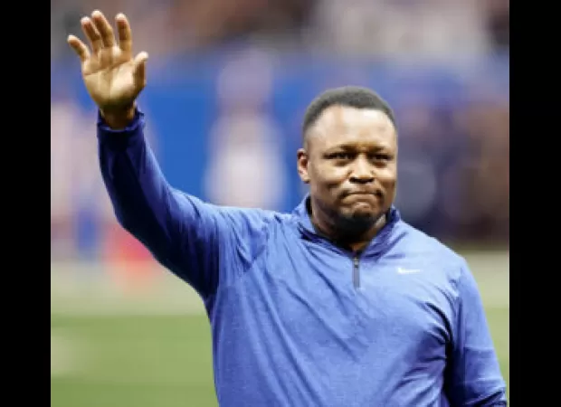 The Detroit Lions have unveiled a bronze statue honoring NFL legend Barry Sanders.