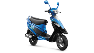 Anju, a destitute girl in Indore, received a scooty through a Jansunwai initiative.