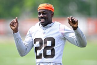 Jeremiah Owusu-Koramoah celebrates his Ghanaian heritage as the NFL begins the 2021 season.