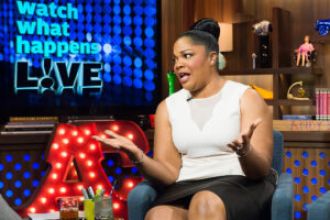 Mo’Nique calls out CBS for claiming her show “The Parkers” owes them $1 billion, saying “Don’t pay us any less”.
