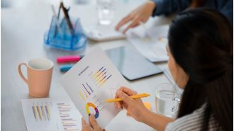 Calculate the ratio of sales made to total prospects contacted.