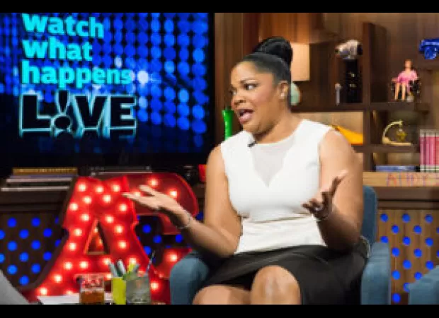 Mo’Nique calls out CBS for claiming her show “The Parkers” owes them $1 billion, saying “Don’t pay us any less”.