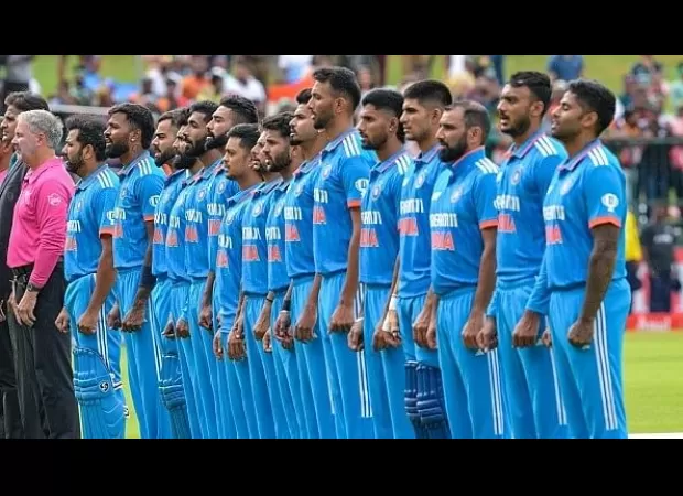 Mohammed Shami takes Mitchell Marsh's wicket in the first over, Australia now 4-1.