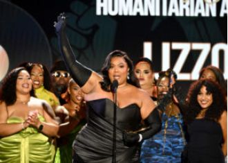 Lizzo received the Quincy Jones Humanitarian Award, joined by dancers, amidst allegations against her.