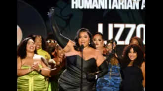 Lizzo received the Quincy Jones Humanitarian Award, joined by dancers, amidst allegations against her.