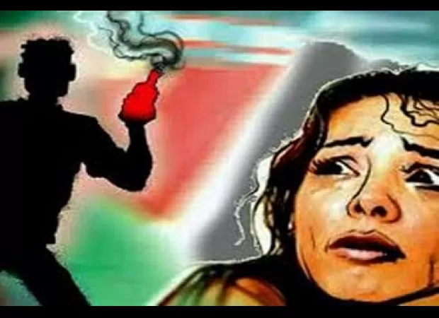 Woman arrested after pouring acid on her daughter-in-law in New Usmanpur area of Delhi; victim hospitalized.