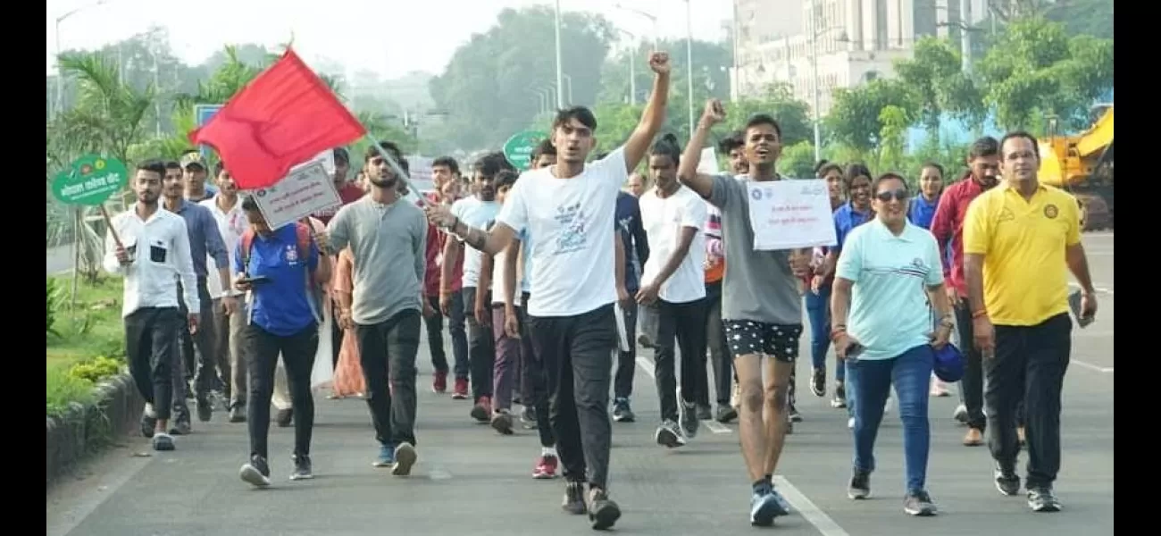 400 youths ran in a mini marathon to increase awareness about AIDS.