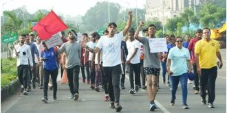 400 youths ran in a mini marathon to increase awareness about AIDS.