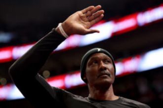 Karl Malone honored at Louisiana Tech despite past controversy.