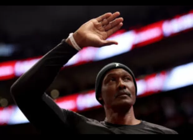 Karl Malone honored at Louisiana Tech despite past controversy.