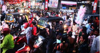Learn about road closures, alternate routes, diversion points, and no-parking zones for Pune Ganpati Visarjan.