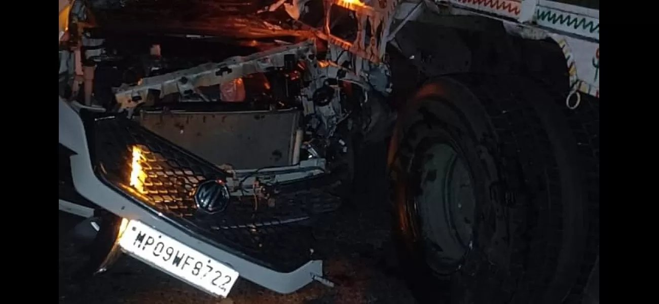 Two people died and four were injured in an accident when a car traveling at high speed crashed into a truck on its way back from a party.