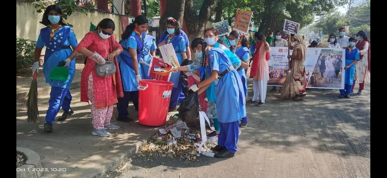 Students & staff at Bhopal commit to devoting 2hrs/wk to keeping the area clean.