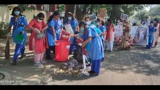 Students & staff at Bhopal commit to devoting 2hrs/wk to keeping the area clean.