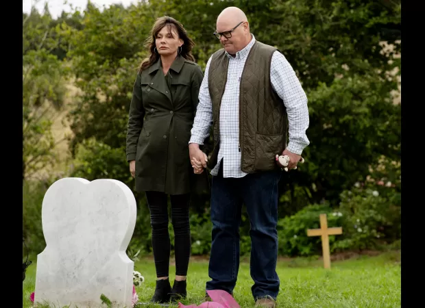 Chas is rejected by Paddy and retaliates with a cruel outburst.