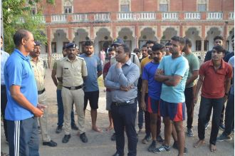 Indore Collector gives ₹2.25L to create training facility for army and police applicants.
