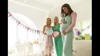 Woman celebrated for spoiling surprise announcement of friend’s twins.