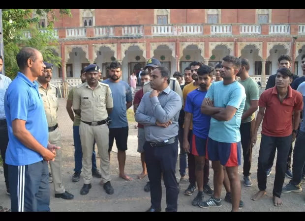 Indore Collector gives ₹2.25L to create training facility for army and police applicants.