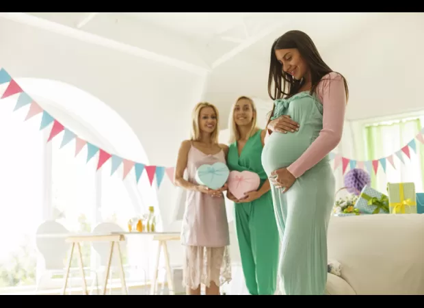 Woman celebrated for spoiling surprise announcement of friend’s twins.
