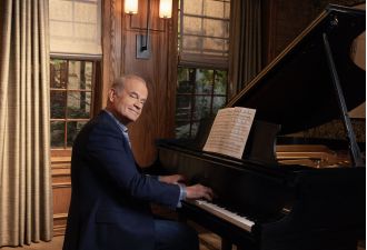 Kelsey Grammer gets emotional talking about his love for Frasier, the iconic character he portrayed.
