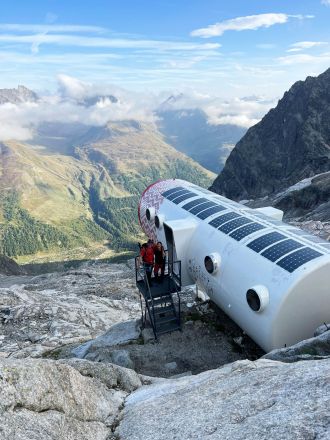 Reach this secluded cabin by a 4-hour hiking adventure!