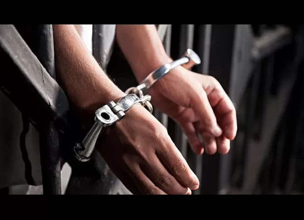 Two gang members arrested for robbing commuters on Mumbai-Pune Expressway in Maharashtra.