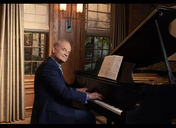 Kelsey Grammer gets emotional talking about his love for Frasier, the iconic character he portrayed.