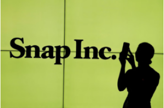 UK watchdog warns that Snapchat's AI chatbot may pose privacy risks to children.