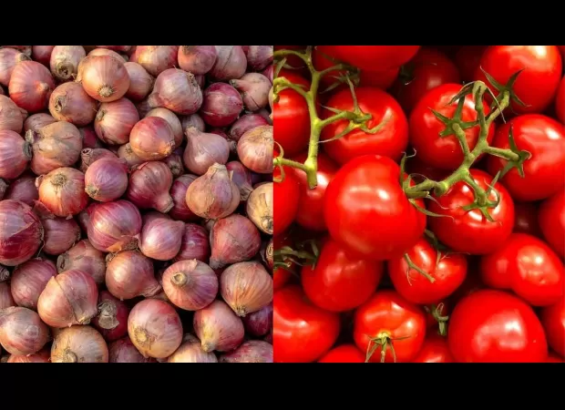 Farmers pelted Ajit Pawar's convoy with tomatoes & onions, waving black flags & demanding rollback of export duty.