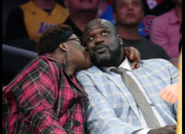 Shaq donated $20K to a charity event so his mom could watch John Legend and Jennifer Hudson perform.
