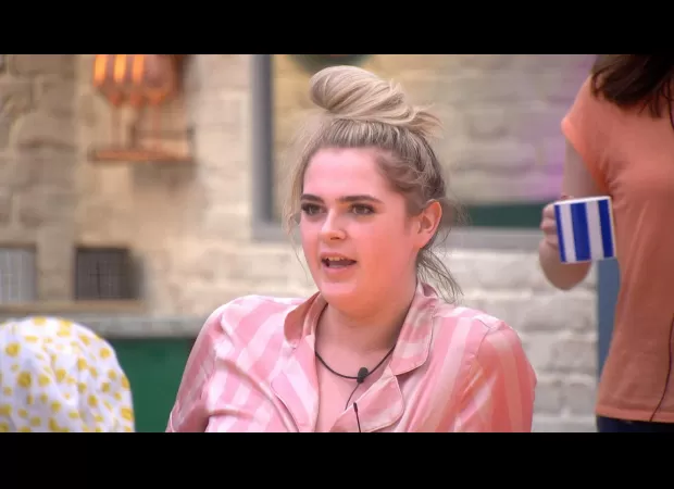 Housemates show perfect example by using pronouns in repetition.