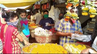 BMC fines Dadar flower market vendors for illegally dumping waste.