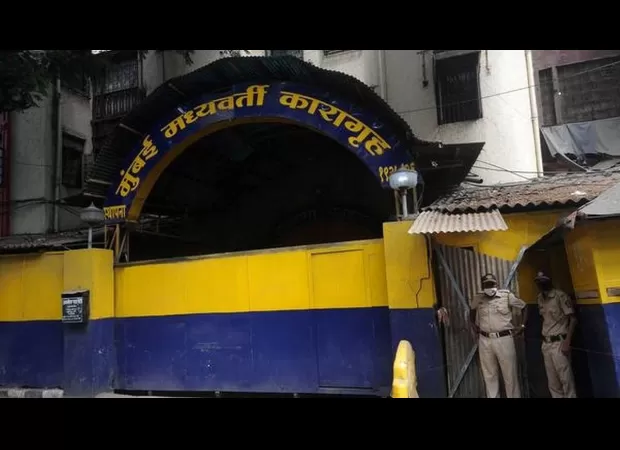 Jail constable dismissed for trying to bring ganja into Arthur Road Prison.