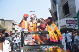 Punekars come together to celebrate Snehal Shinde's gold medal win at the Kabaddi World Cup.