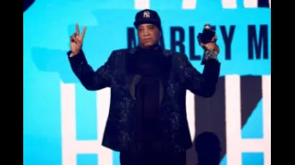 LL Cool J & Rakim perform a powerful tribute to DJ Marley Marl at the BET Hip-Hop Awards.