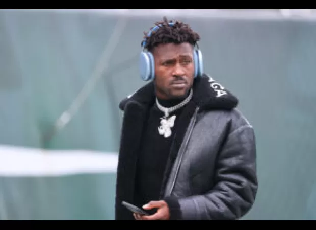 Antonio Brown arrested for reportedly not paying $31K in child support.