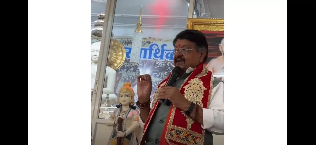 KV: At a Navratri festival in Indore, BJP leader Kailash Vijayvargiya sang devotional songs.