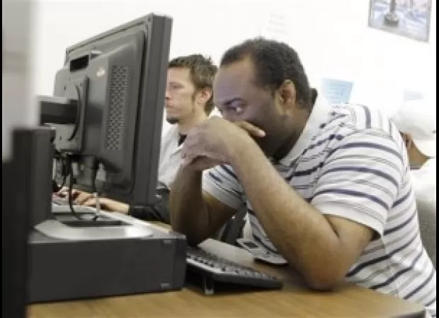 Man spends 11 hours applying for jobs and shares tips for successful job-seeking.