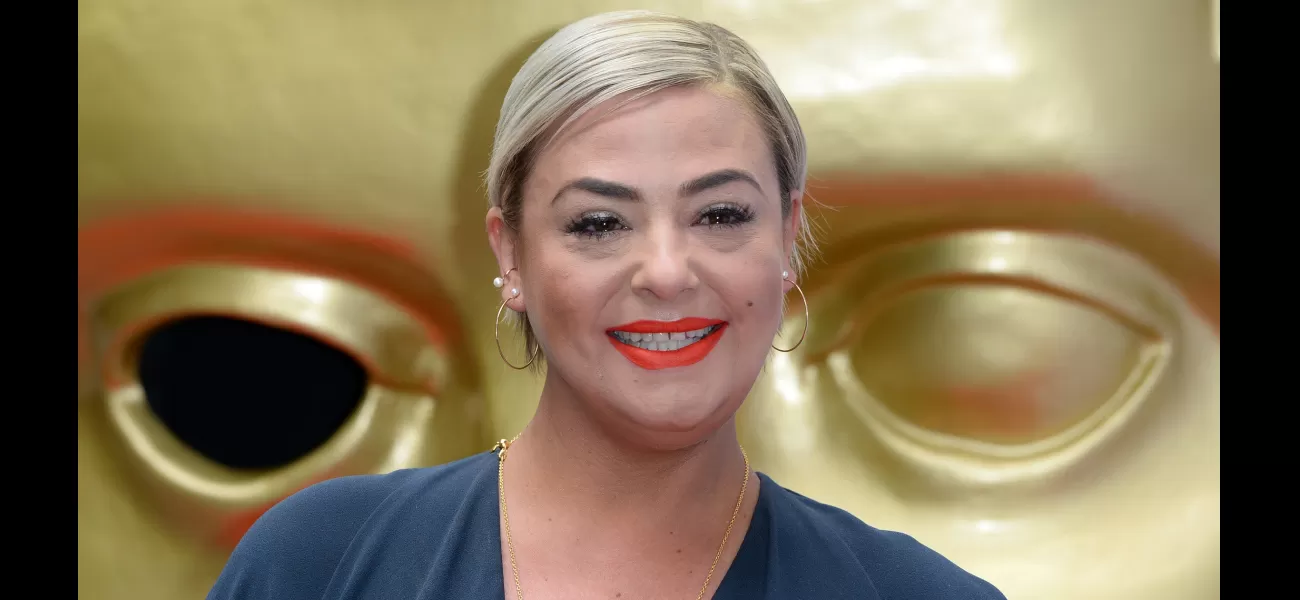 Lisa Armstrong to sue over £100,000; Ant McPartlin's ex-wife taking legal action.