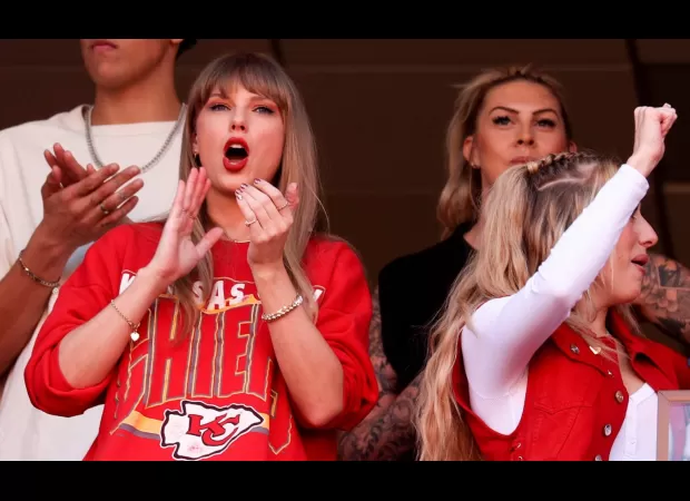 Taylor cheers on bf Travis at his game, going wild with excitement.