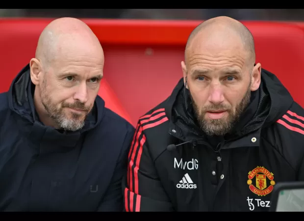 Assistant manager decides whether to take open Ajax job.