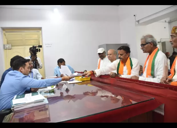 6 candidates have filed their nomination papers for election in Rewa, Madhya Pradesh.