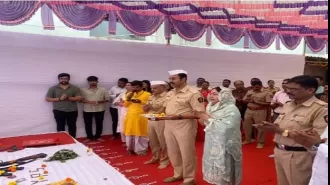 On Dussehra, Navi Mumbai Police held Shastra Pooja at Panvel Police Station to celebrate the tradition.