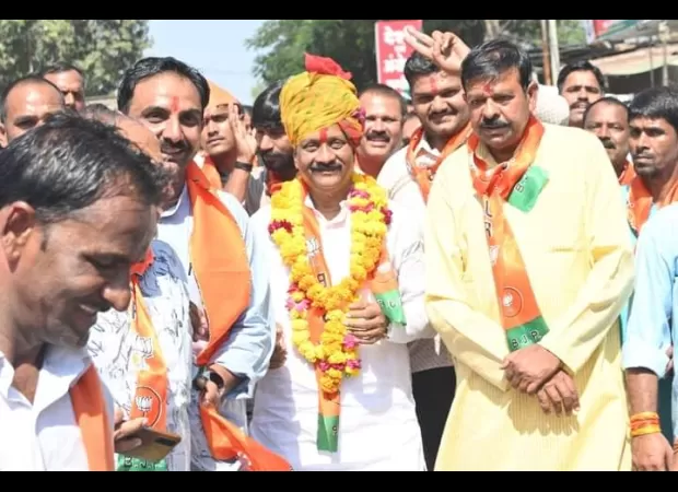 Congress and BJP have submitted their candidate nominations from Sonkatch, Madhya Pradesh for upcoming polls.