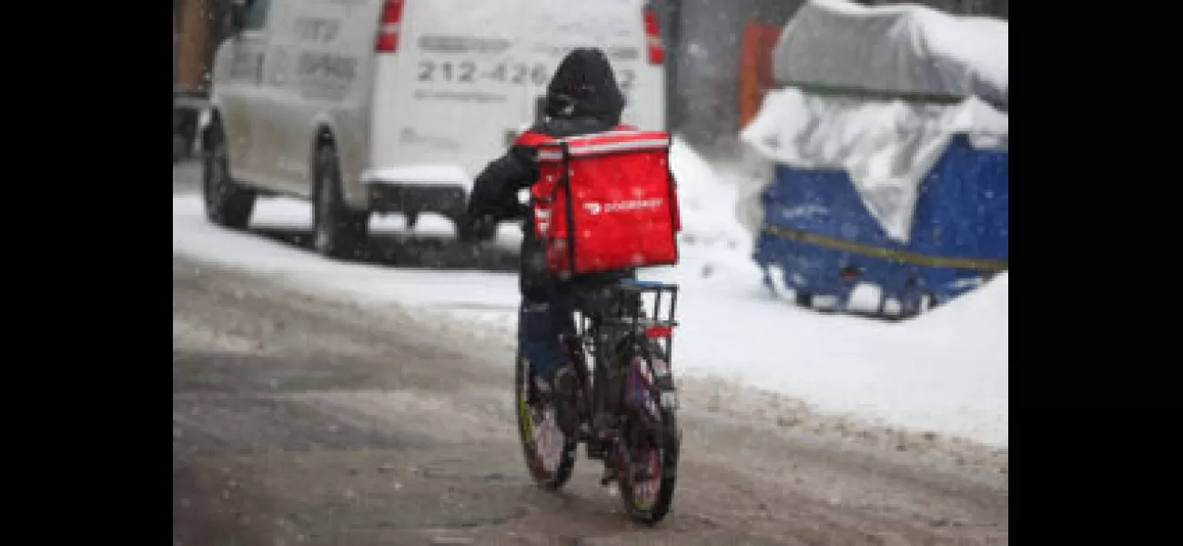 DoorDash now alerts customers that opting out of tips may result in longer delivery times.