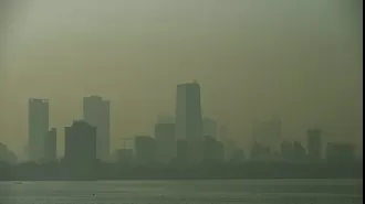 Mumbai's air quality is poor due to stagnant air and fog, and is expected to remain that way.