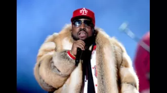 Pet owl steals the show, causing a stir when it takes flight on stage with Big Boi.