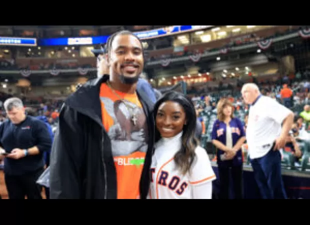 Simone and Jonathan show off their newlywed bliss in a cute fall photoshoot.