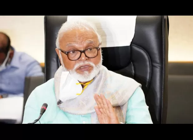 Chhagan Bhujbal of NCP and Maratha activist Jarange Patil clash in a 