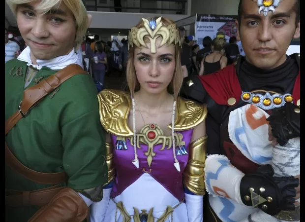 Worries about a Zelda live action movie, waiting for Mass Effect 4, and if Nintendo Switch will get two buttons.